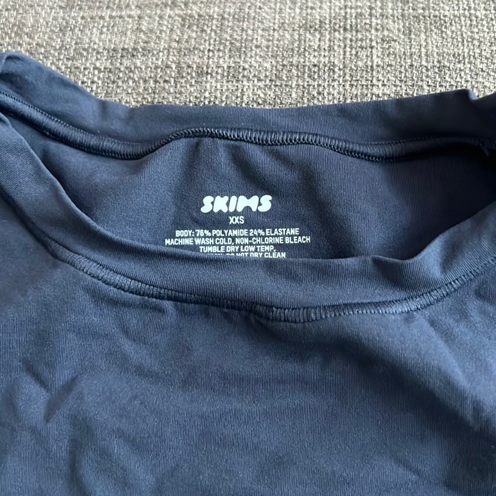 Skims Fits Everybody T-Shirt Bodysuit - Picture 2 of 4